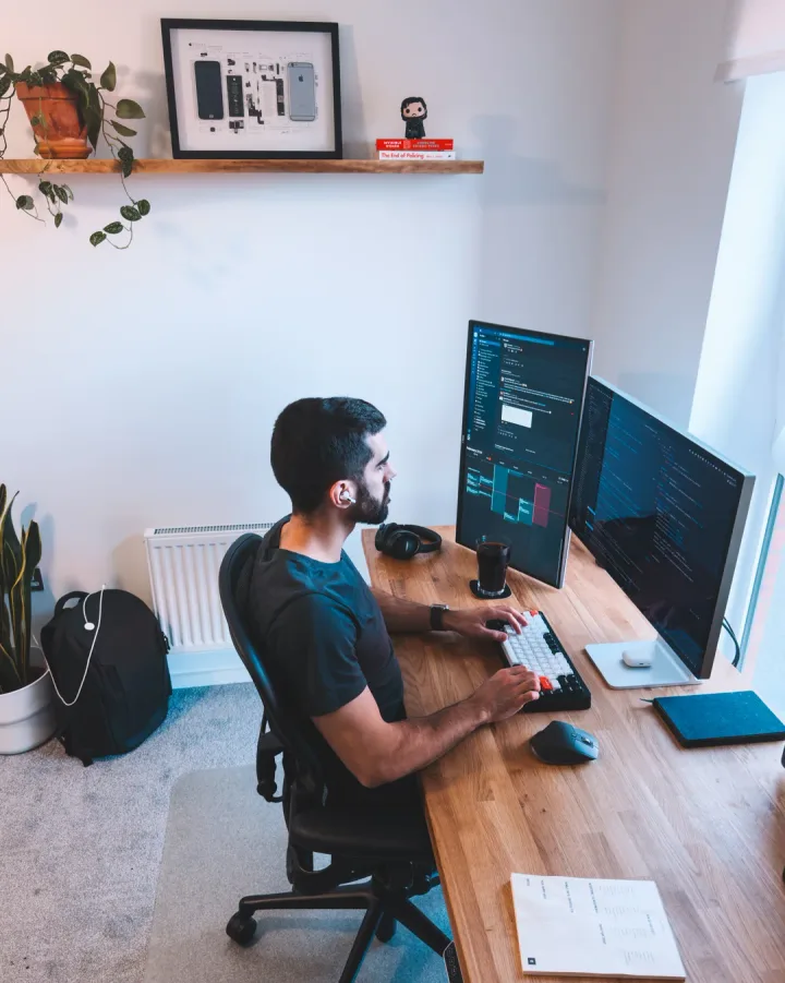 Fidalgo working at his desk